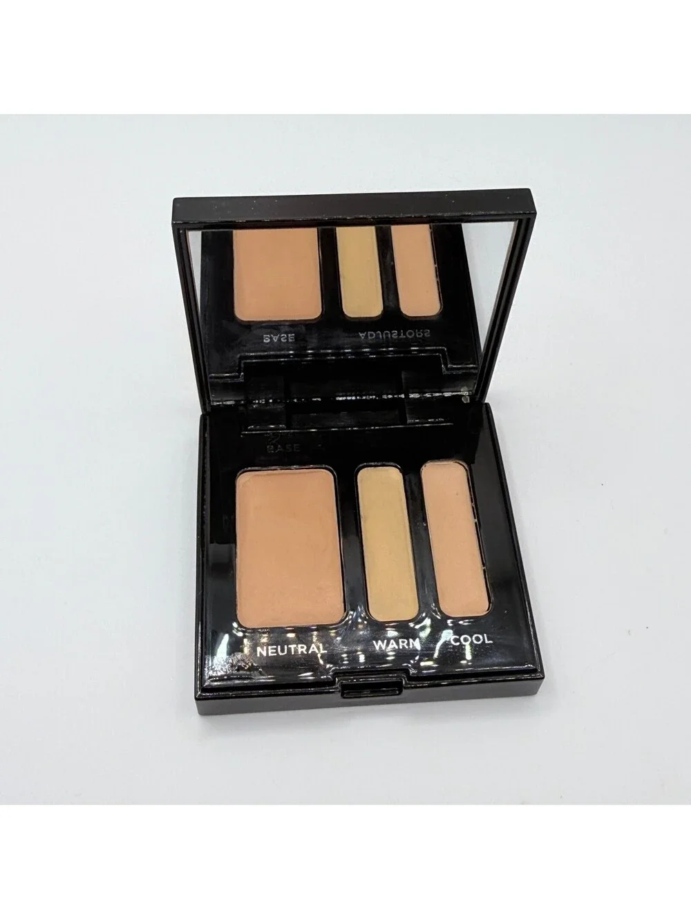 Laura Mercier Secret Camouflage Complexion Perfector 02 Concealer